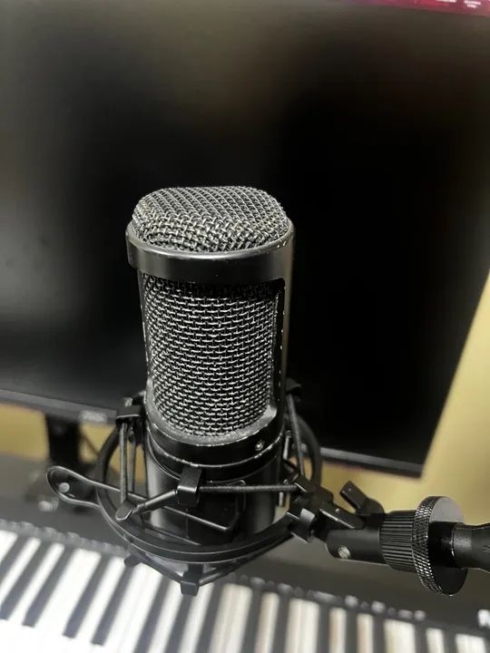AT2020 Microfone Condensador para Gravação de Áudio