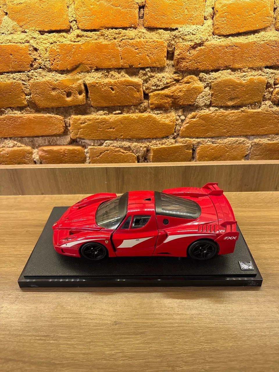 Miniatura Ferrari FXX - Escala 1:18 - Hot Wheels Elite - Hobbies e