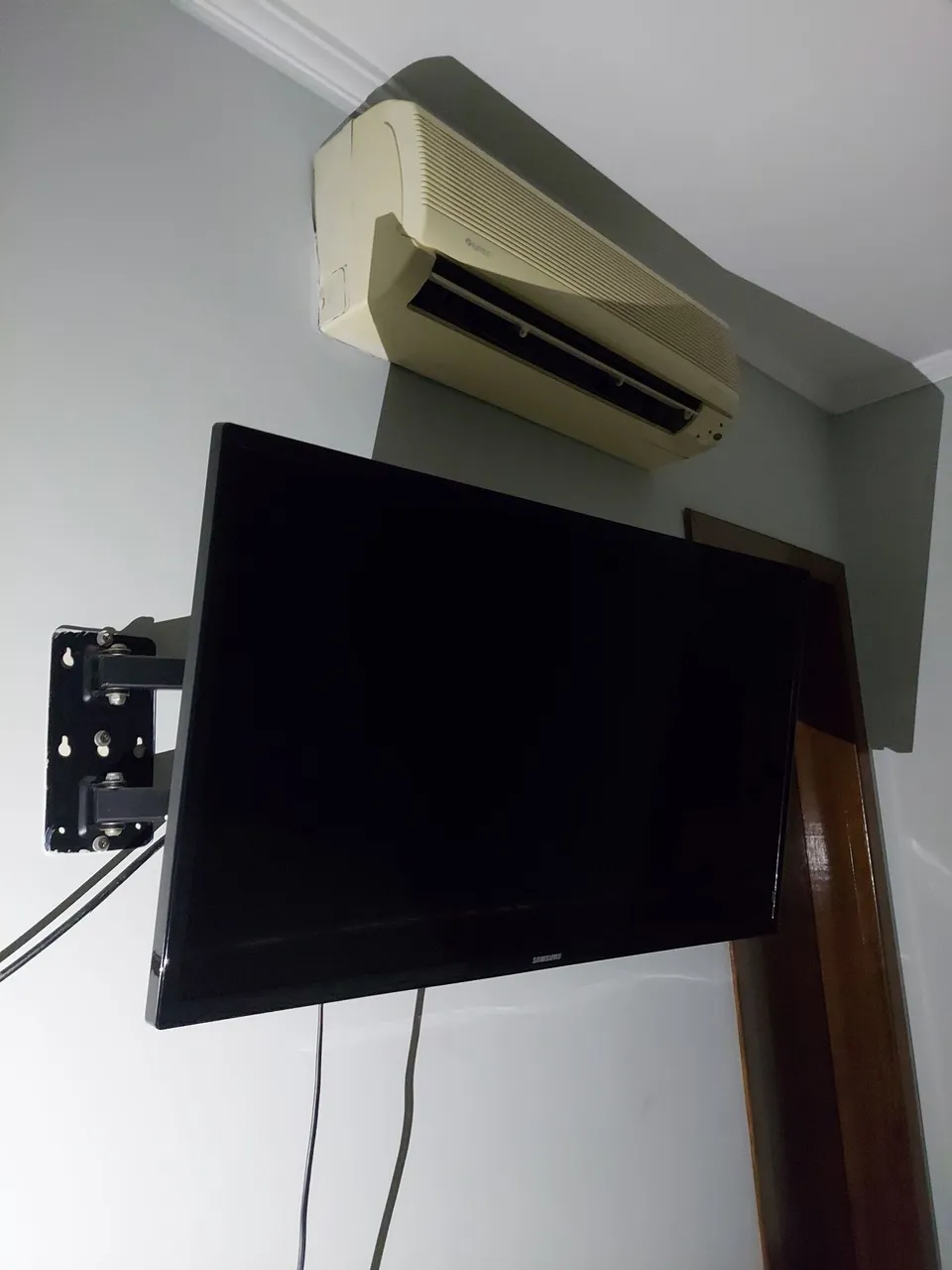 TV, ar-condicionado, frigobar e outros
