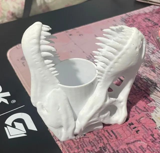 porta-canetas decorativo de dinossauro mandíbula aberta