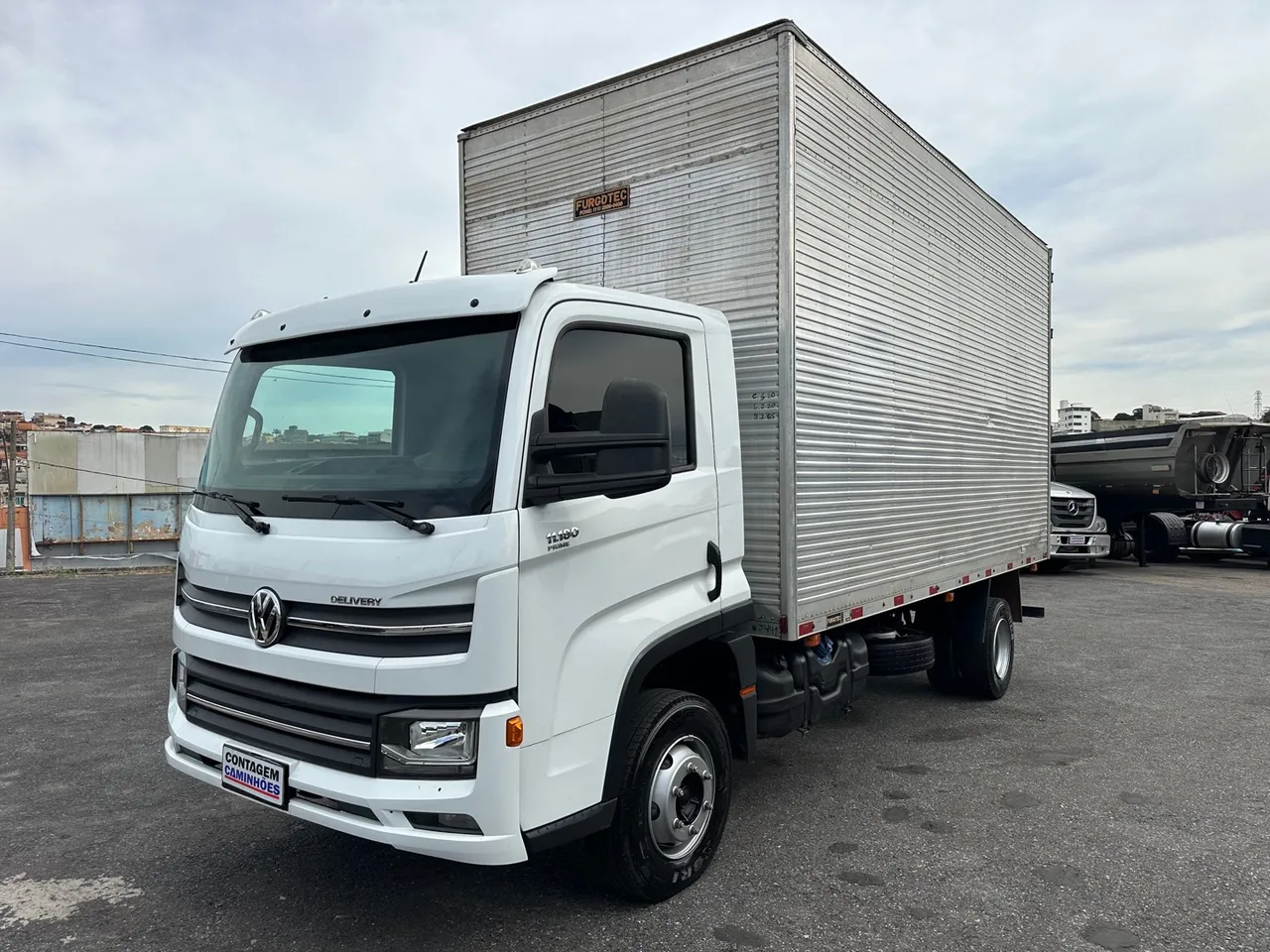 Vw 11-180 2022 prime baú 6.20 / 2.85 chapeado raridade
