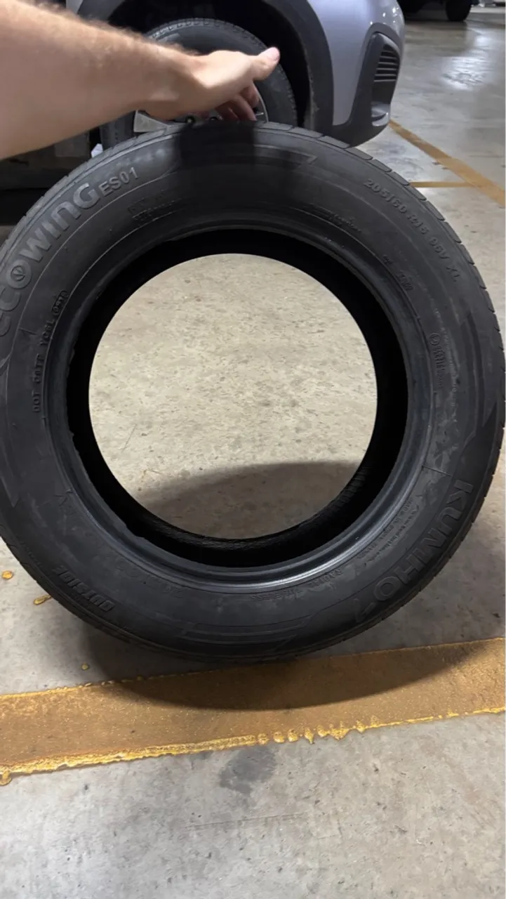 Pneu kumho 205/60 aro 16