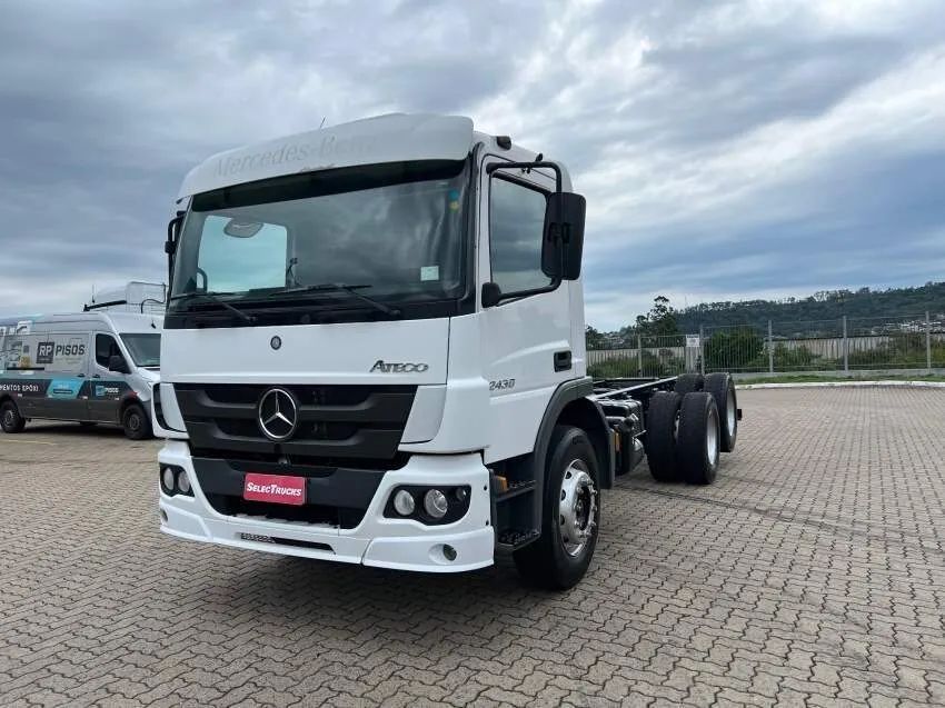 Mercedes-Benz Atego 2430 6x2 | Selectrucks.