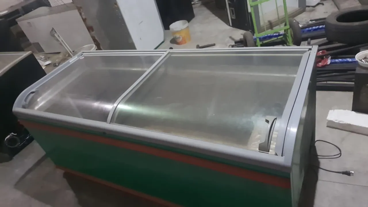 Expositor Refrigerado Horizontal com Tampa de Vidro