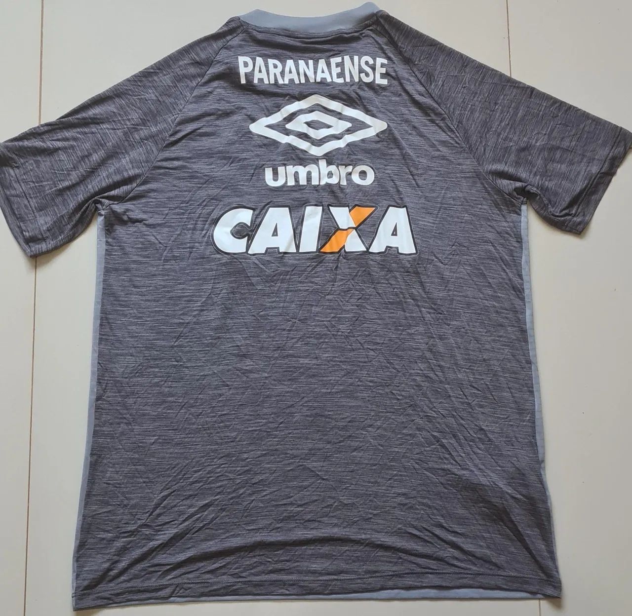 Camisa Athetico Paranaense Umbro de Treino Cinza - Foto 2