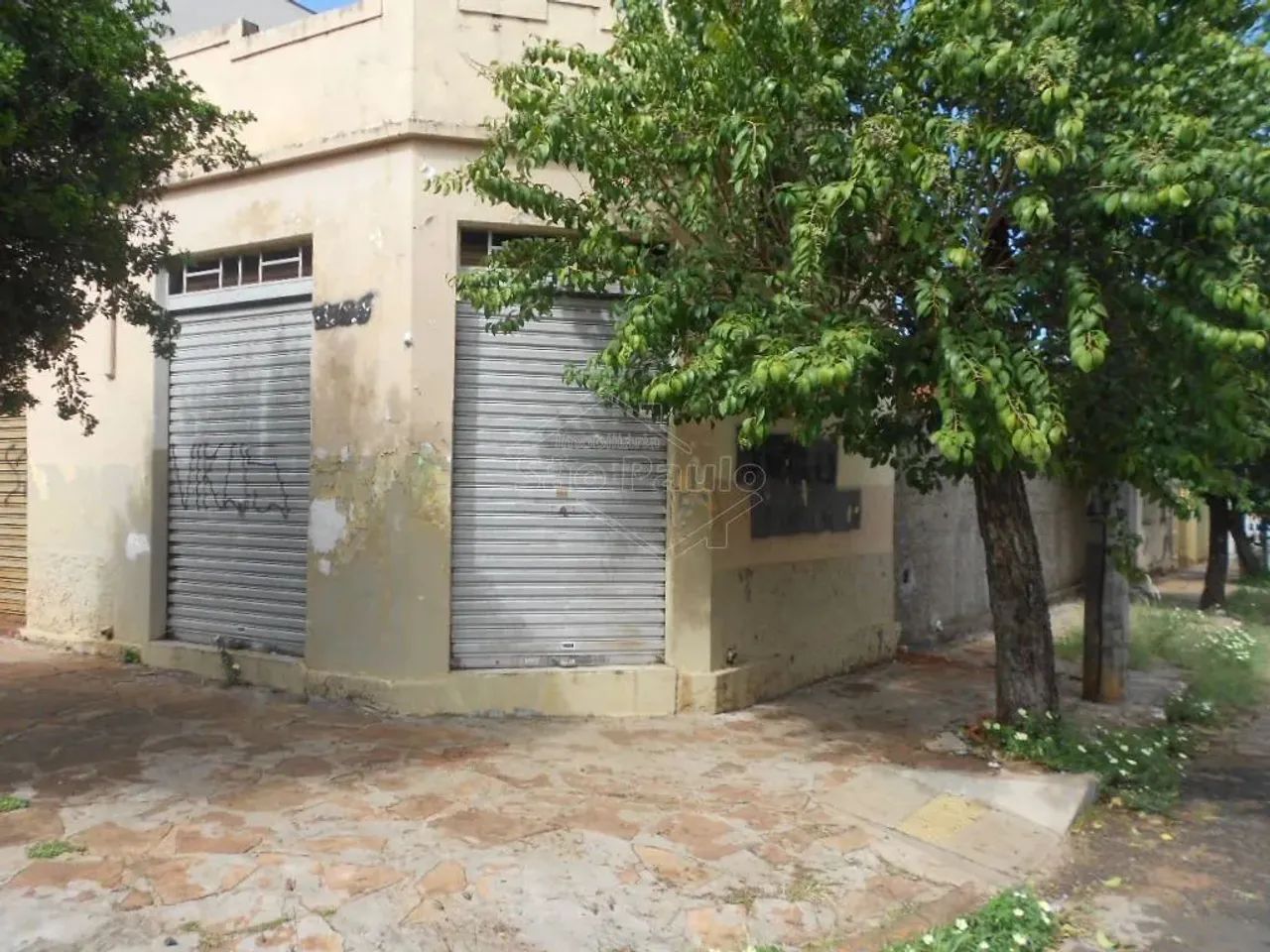 Locação de Comercial / Salão na cidade de Araraquara
