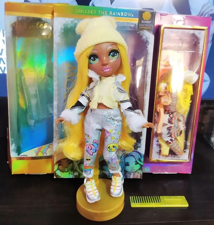 Boneca Sunny Madison Rainbow High Winter Break - Completa com Caixa