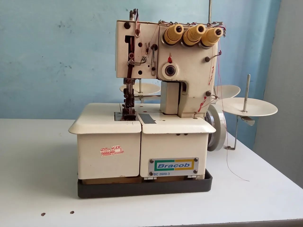Máquina de costura semi-industrial 