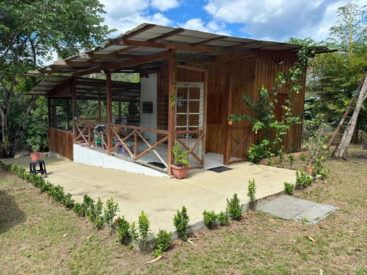 Chácara no Ramal da Cachoeira do Castanho a 10 minutos depois da ponte pronto?