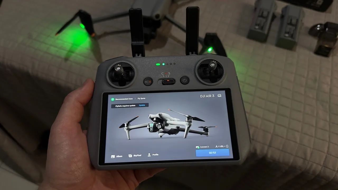 DRONE DJI AIR 3 FLYMORE COMBO RC2 + BRINDE - Foto 6