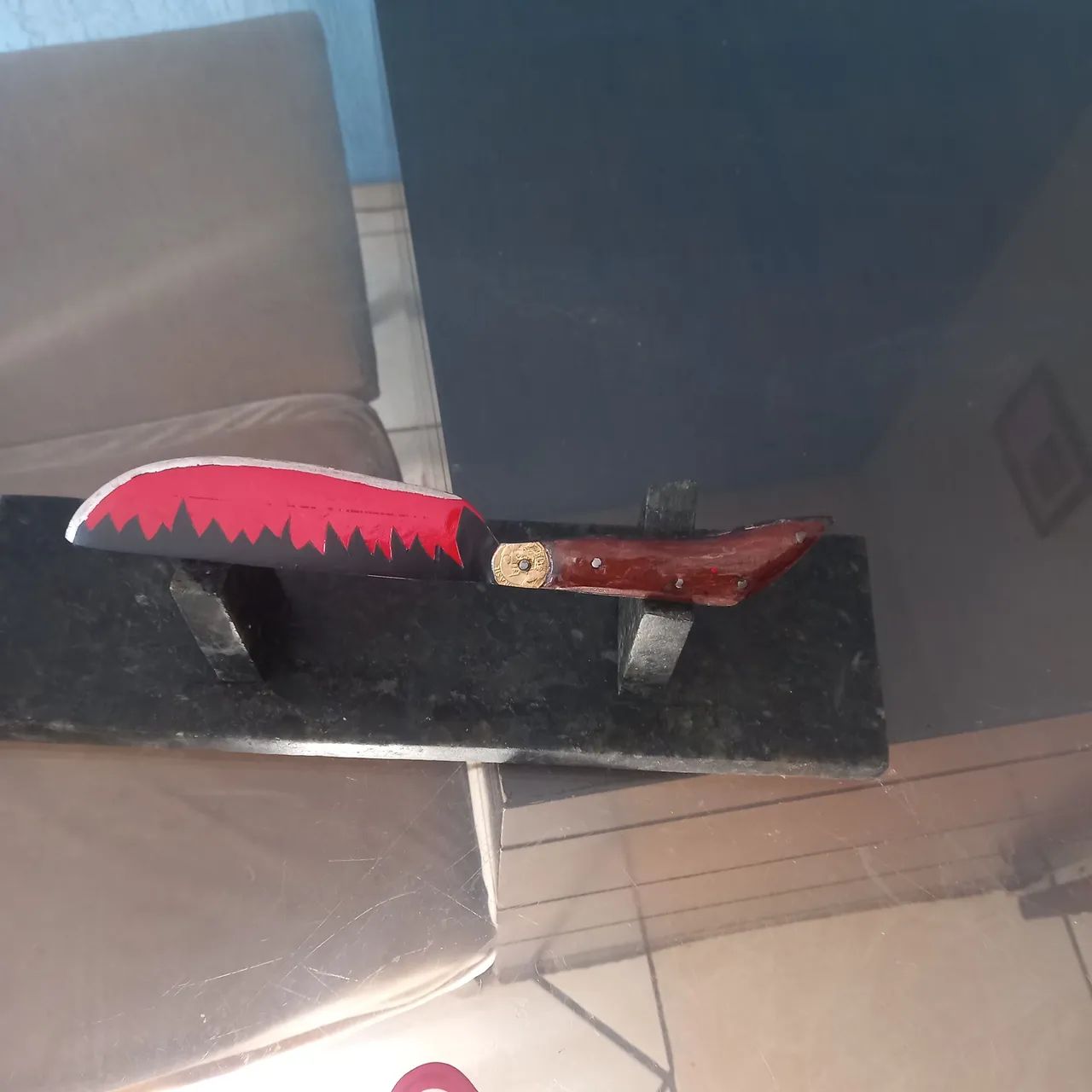 Duas lindas facas artezanais com suporte pra mesa - Foto 5