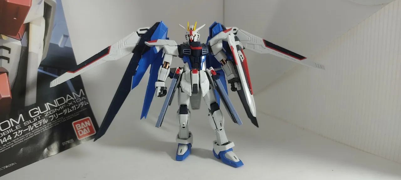 Freedom Gundam - 1/144 - Bandai - Foto 2