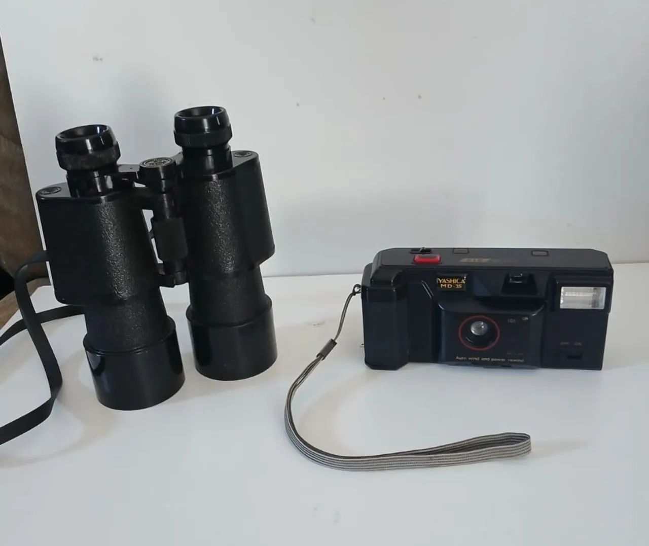 Câmera yashica e Binóculo Antigo 