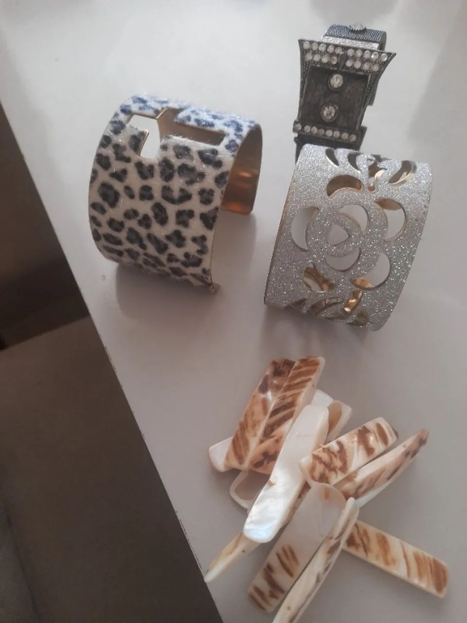 Vendo semi joias - 31 peças (pulseiras, anéis, brincos e pingentes) - Foto 2