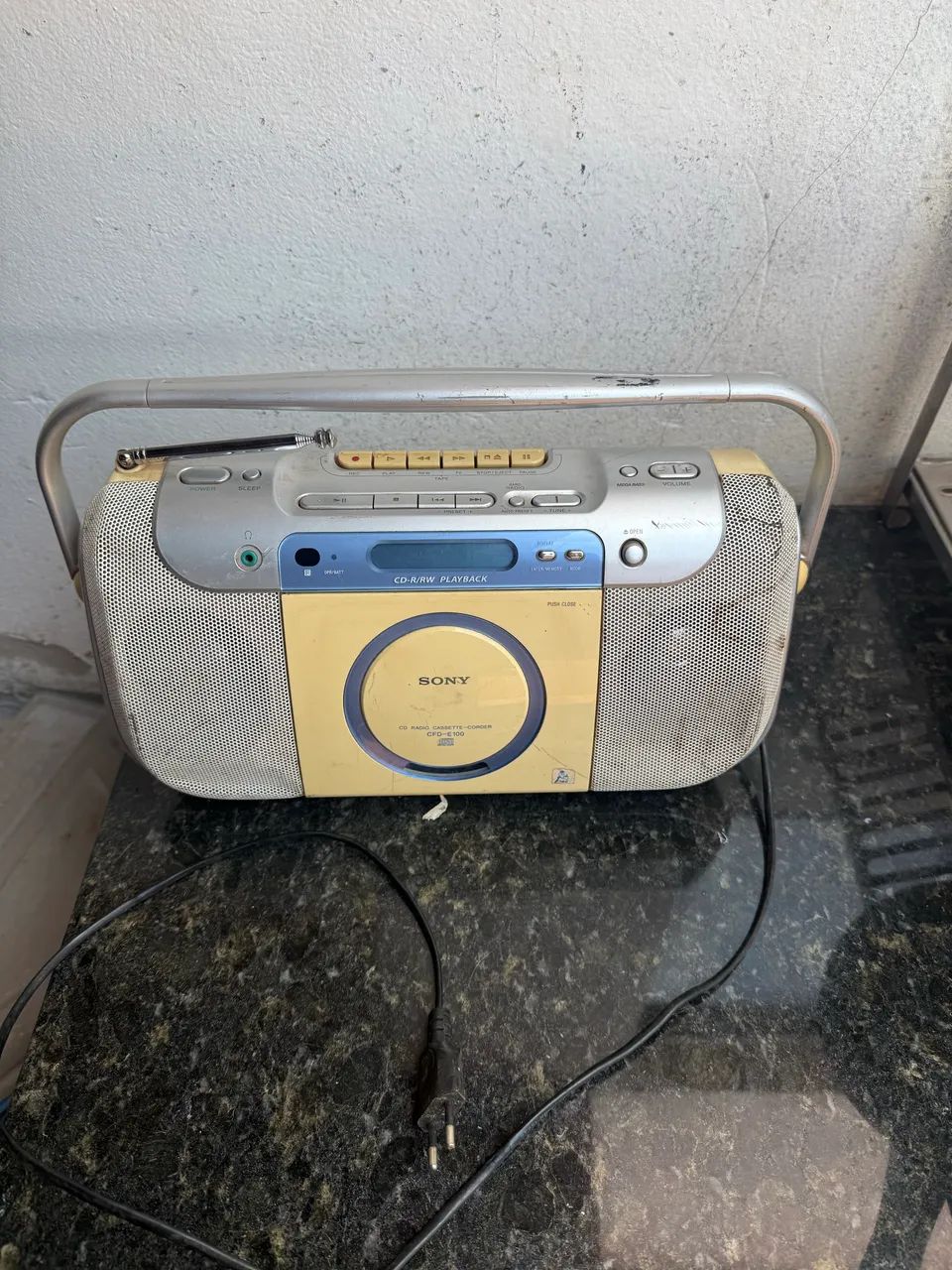 Rádio Sony antigo 