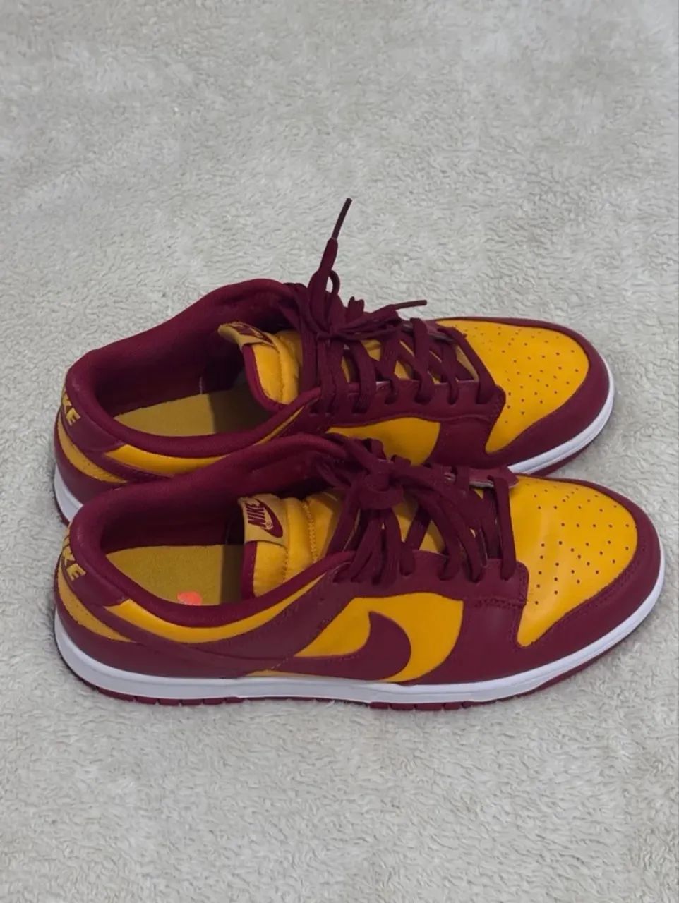 Nike Dunk Low Retrô - Vermelho e Amarelo - Foto 3
