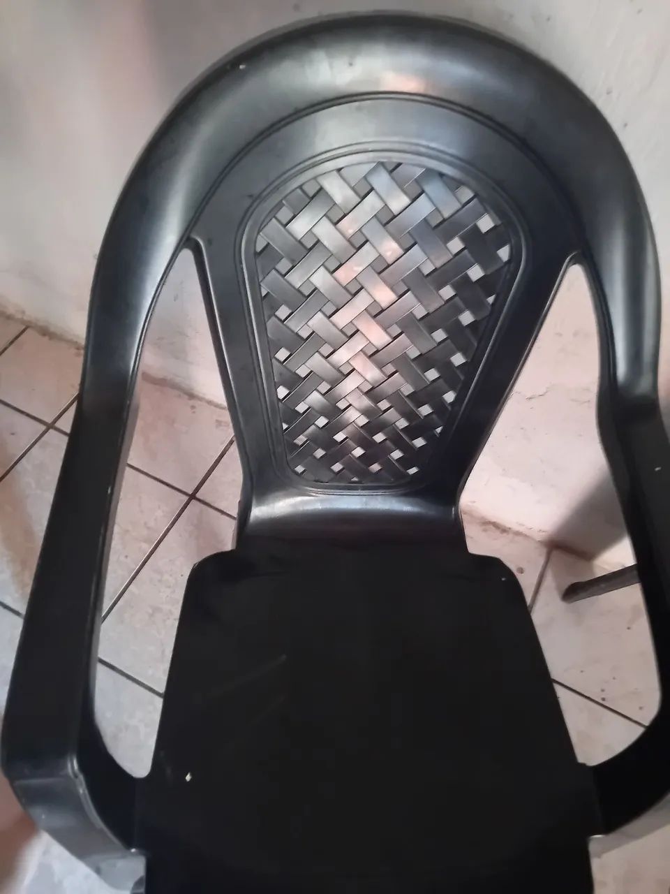 Mesa de plástico com 4 cadeiras - Foto 2