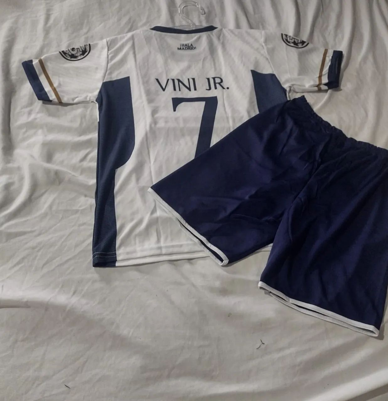 Conjunto Vini Jr Real Madrid  - Foto 4