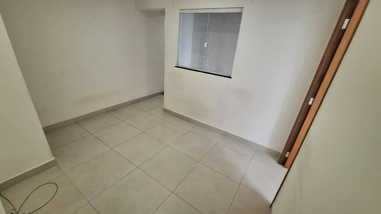 Alugel em Vista Alegre, Av. Brás de Pina, 2 quartos, sala, cozinha e banheiro.