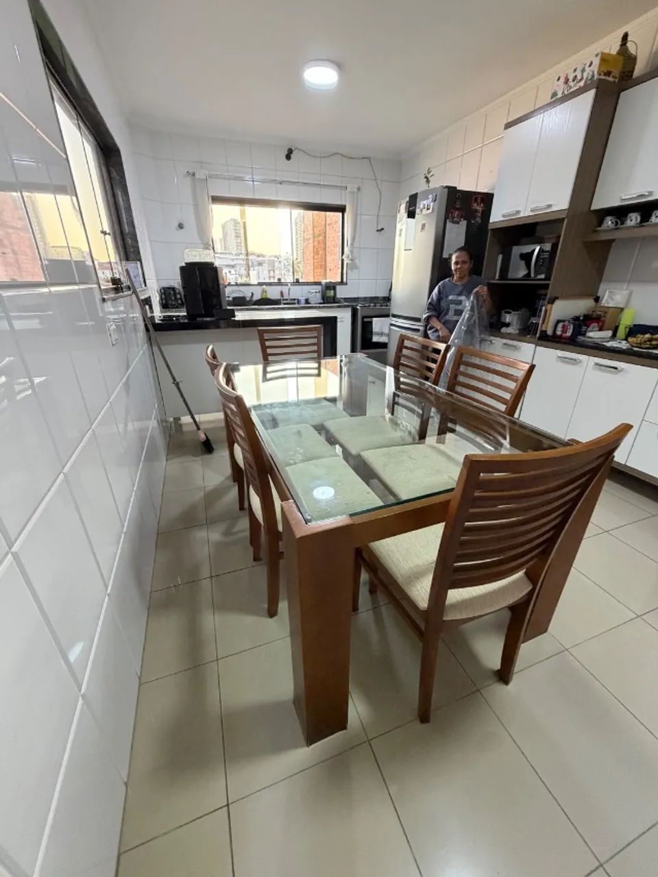 Mesa de Jantar  Vidro e amadeira + 6 cadeiras - Foto 2