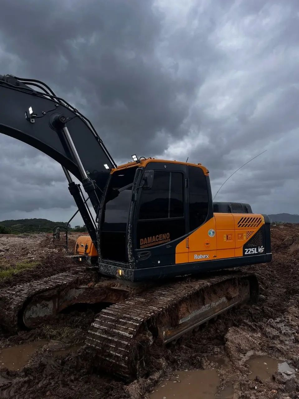 ESCAVADEIRA HIDRÁULICA HYUNDAI 225L - Foto 3