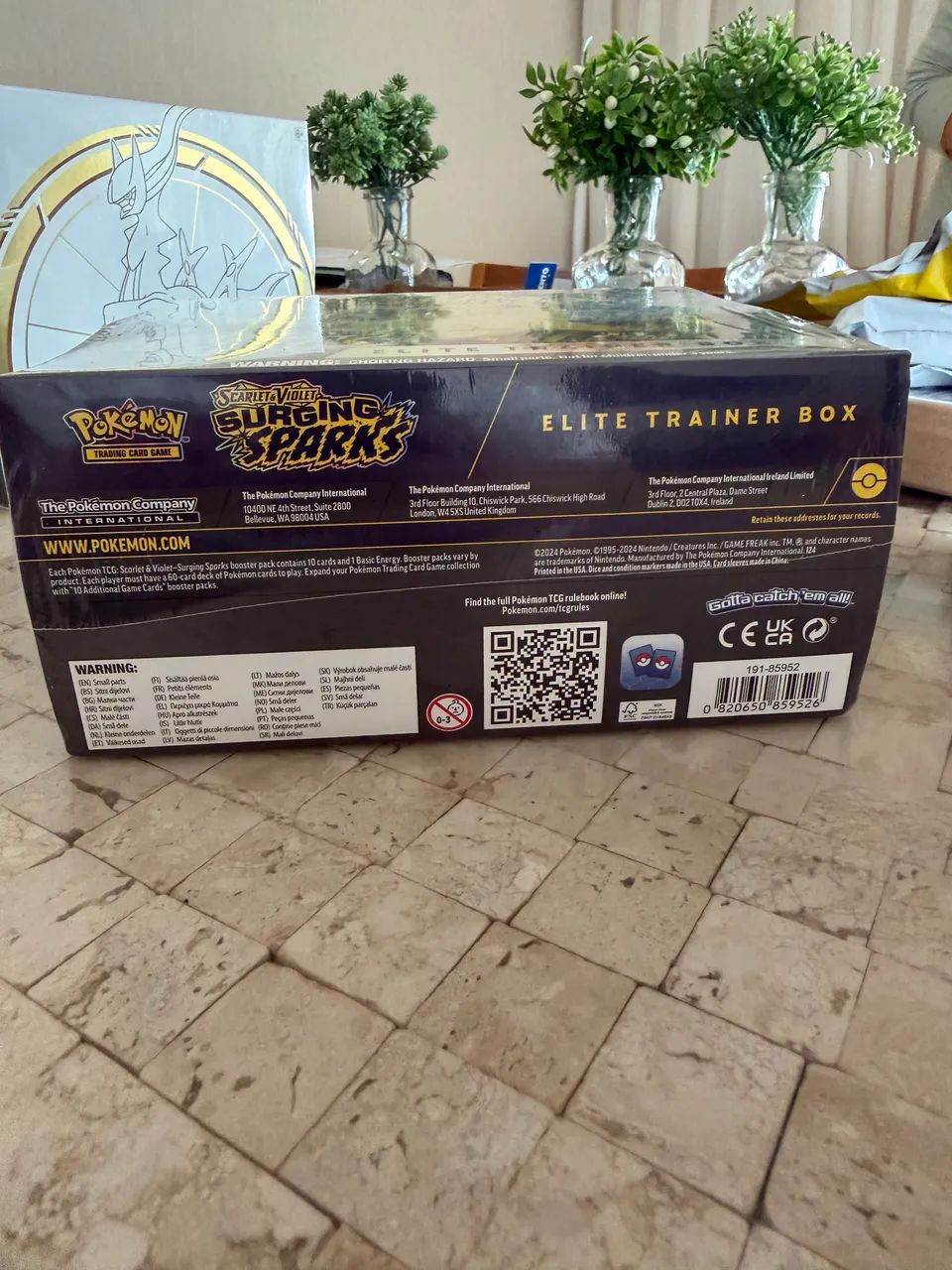 Elite Trainer Box Surging Sparks (Inglês) - Hobbies e coleções