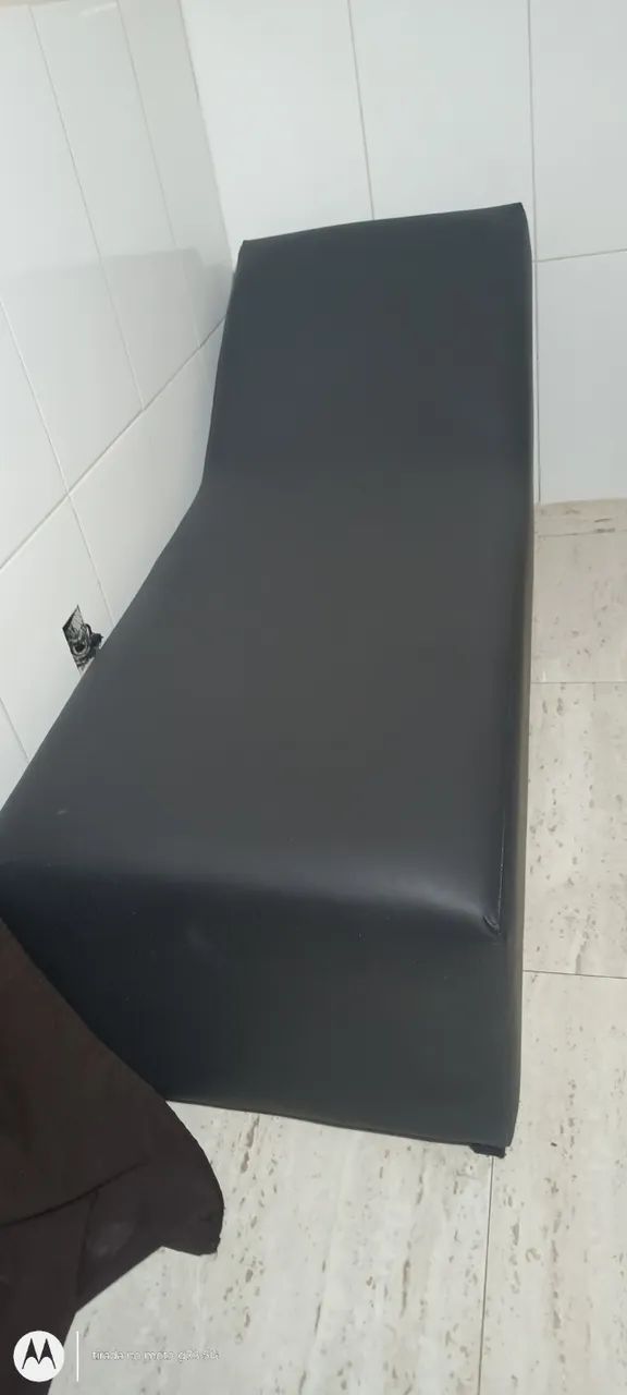 Divã preto courino ,1.50 cump e 60 largura  - Foto 3