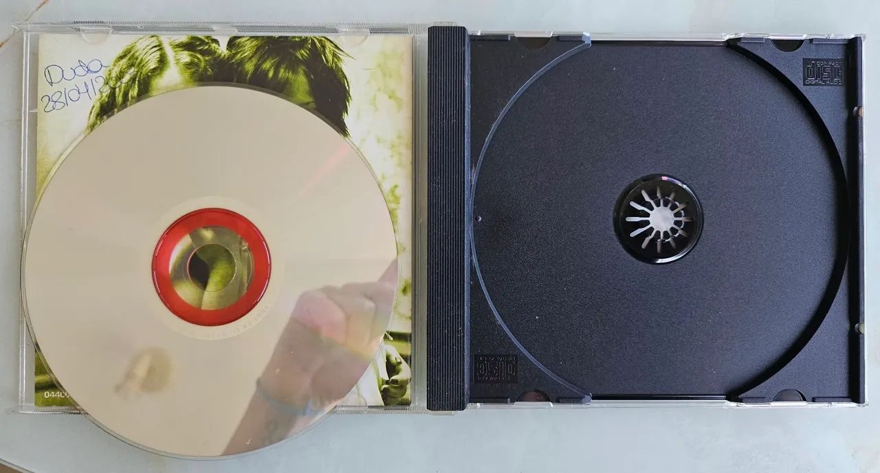 Primeiro cd da dupla T.A.T.U. - Foto 5