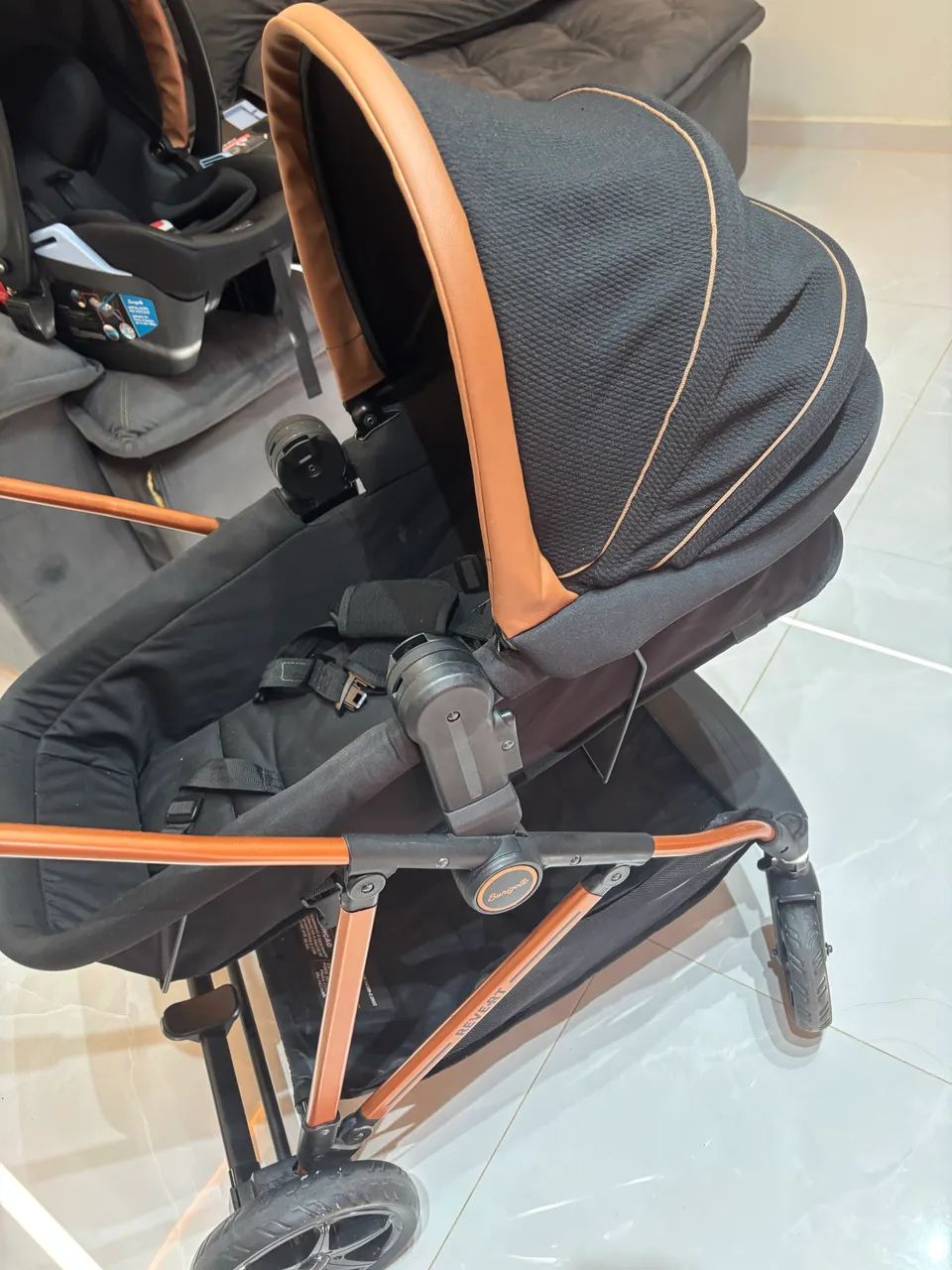 Carrinho de bebê com bebê conforto  - Foto 4