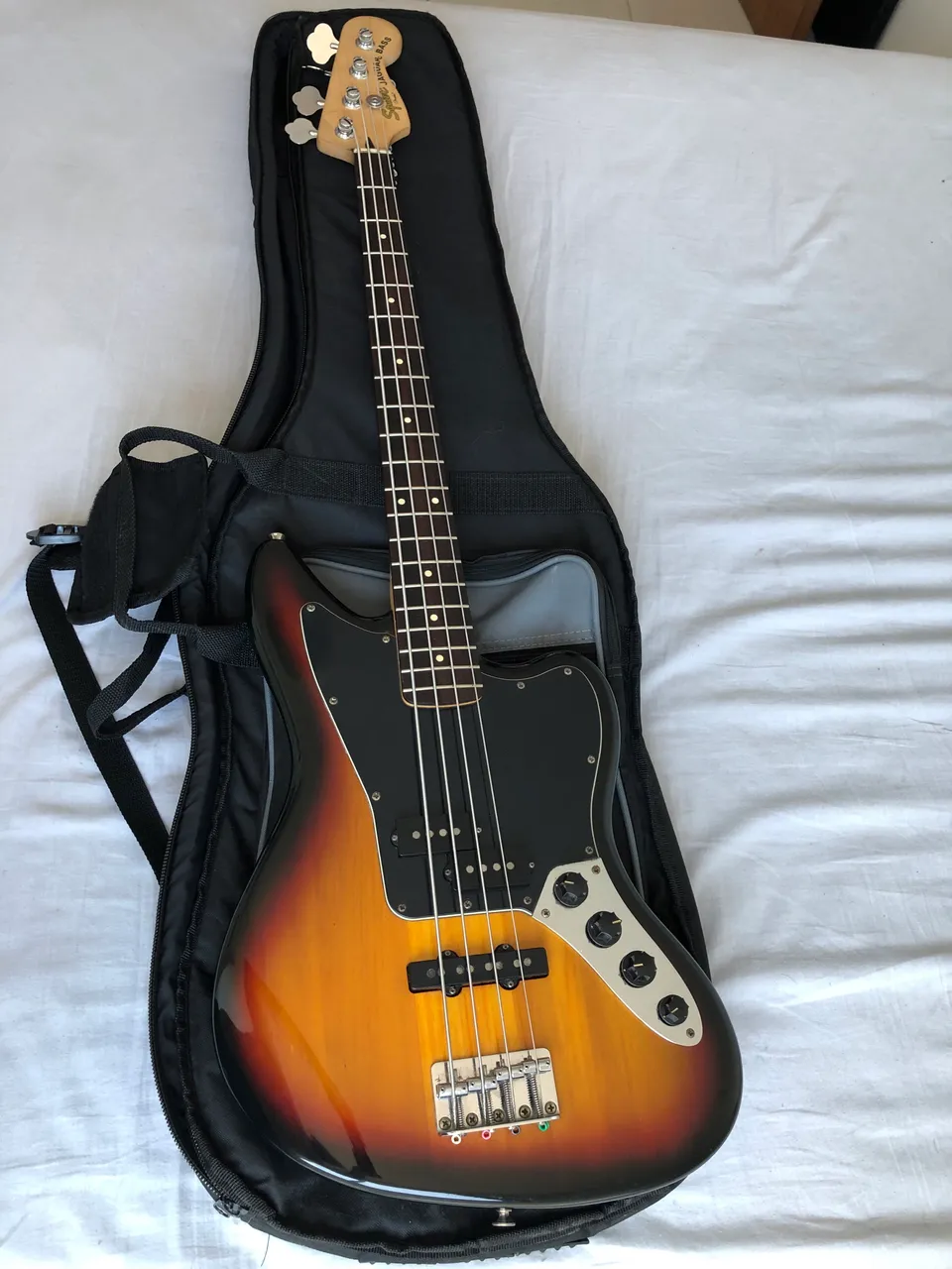 baixo fender squier vintage modified jazz bass