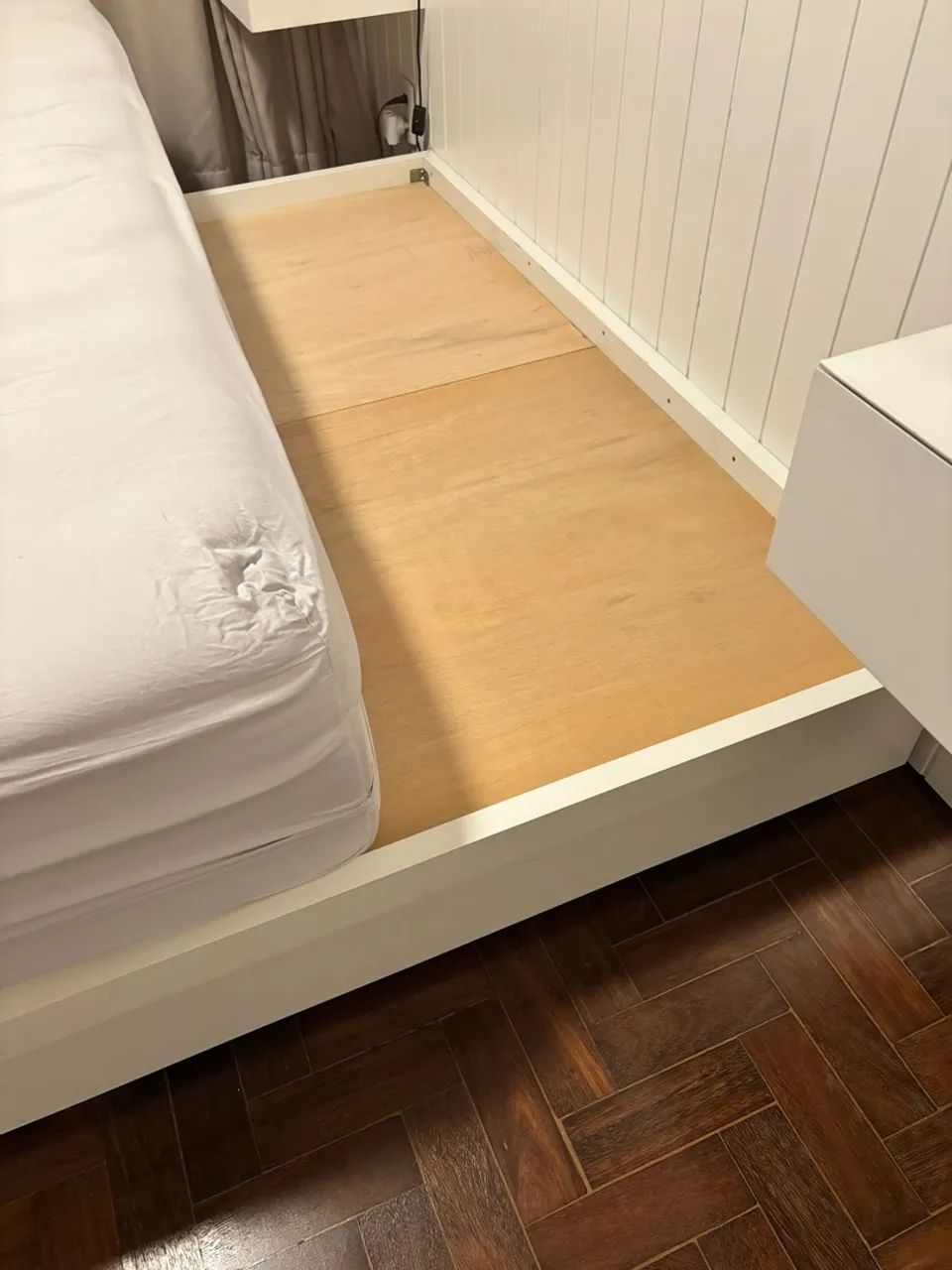 Cama Queen MDF verde com fórmica branca  - Foto 3