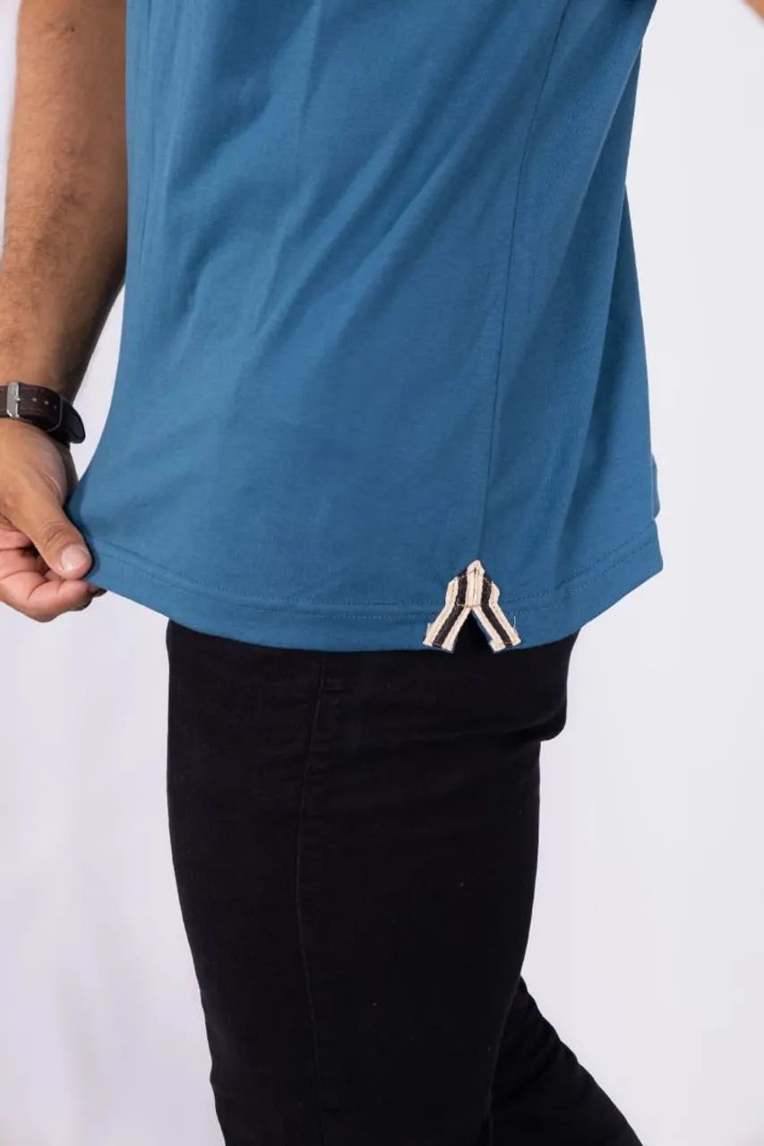 Camisa básica com abertura lateral  - Foto 4