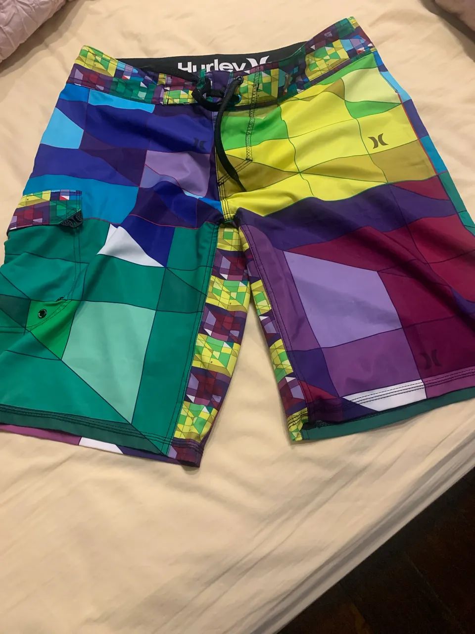 Bermuda Hurley tamanho médio