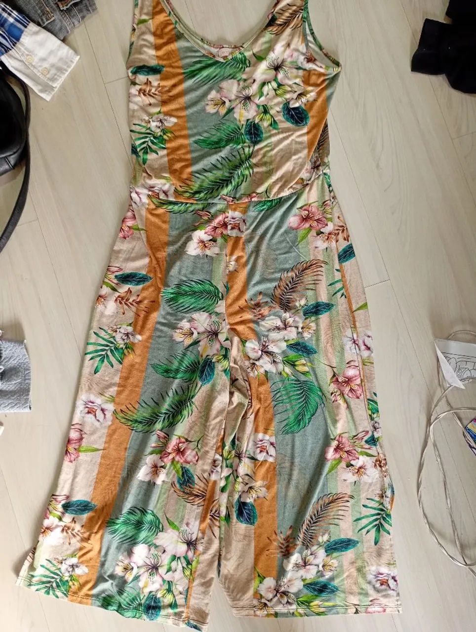 Lote com 8 roupas femininas tamanho M - Foto 4