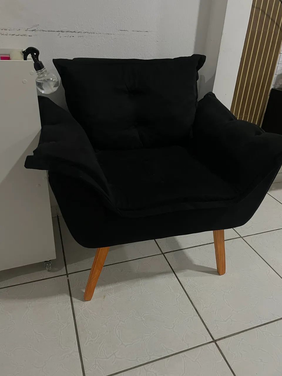 Vendo mesa de manicure, poltrona e carrinho auxiliar  - Foto 3