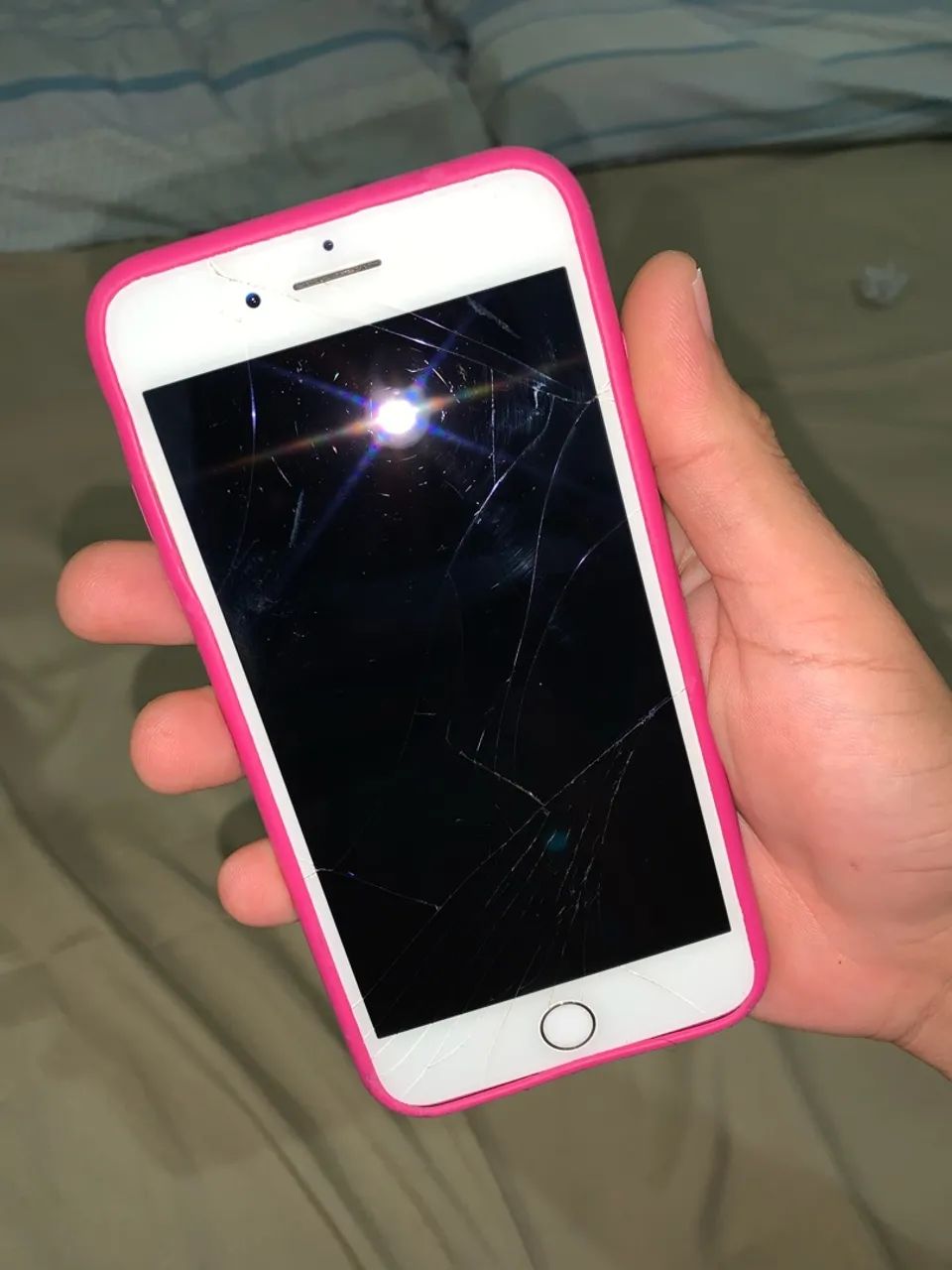 iPhone 7 Plus 128g com detalhes acompanha carregador original  - Foto 4