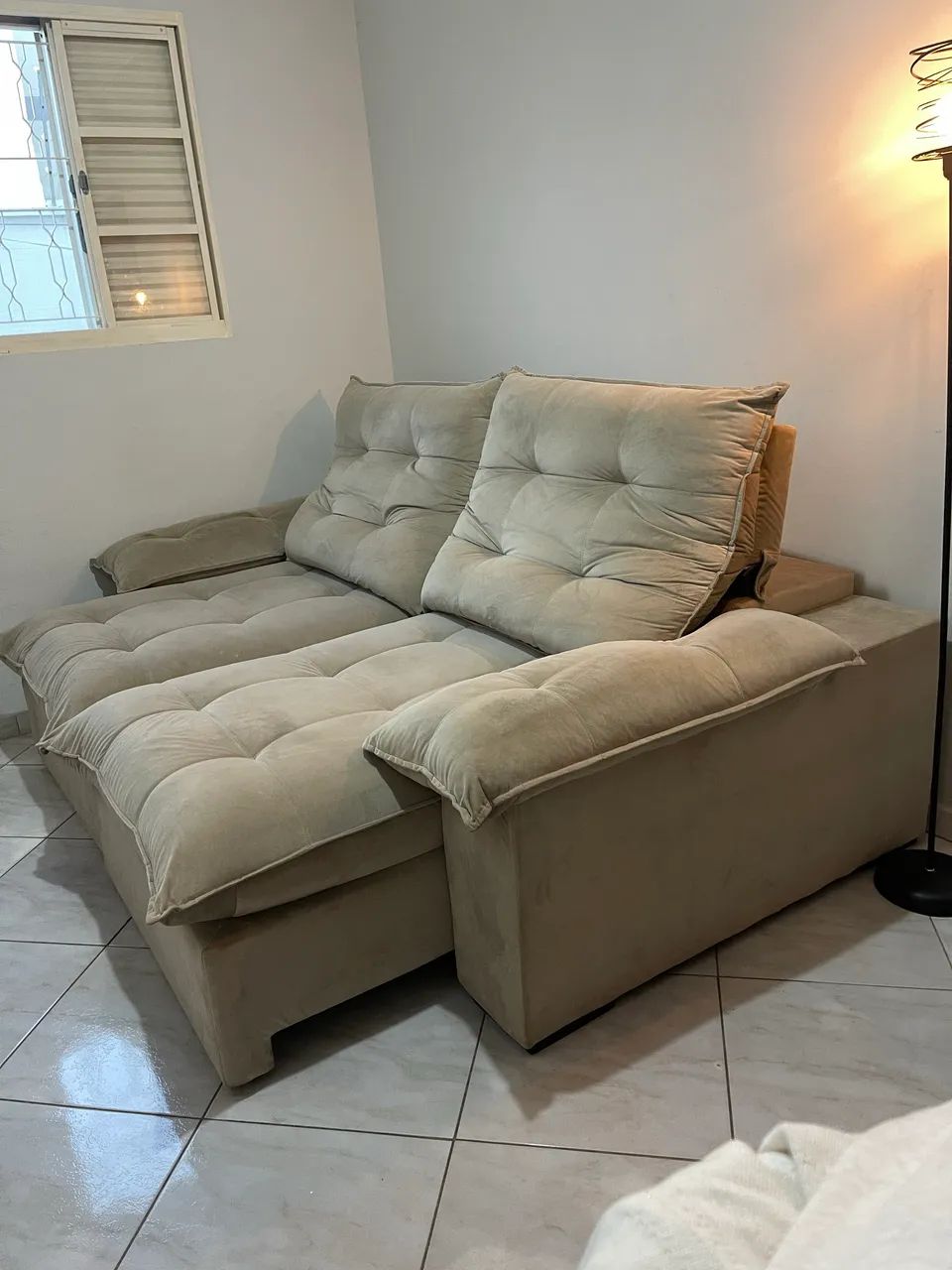 Sofá Retrátil e Reclinável 3 Lugares Bege (2,40m)  - Foto 5