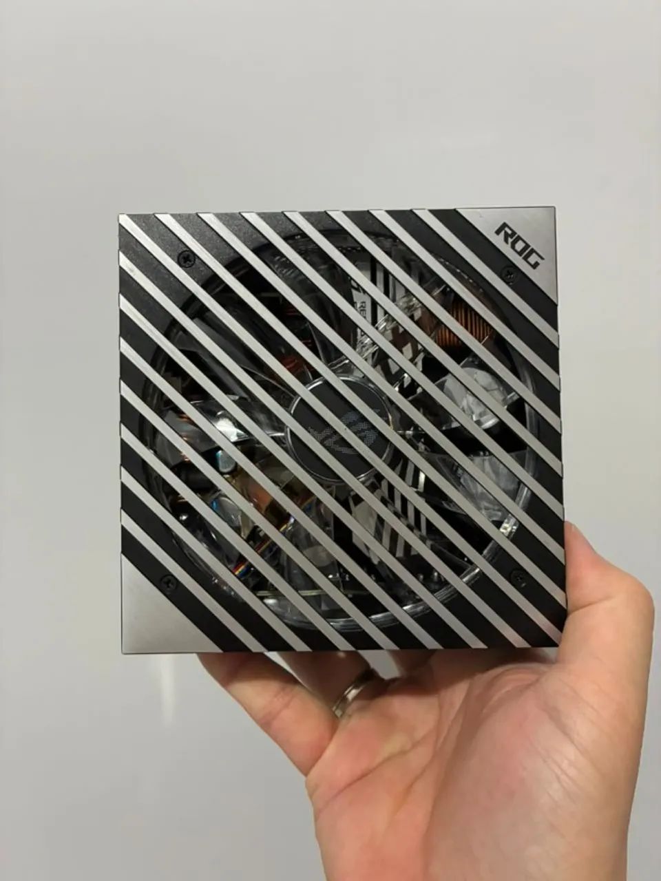 Fonte Asus Rog Loki 750W 80 Plus Platinum - Foto 2