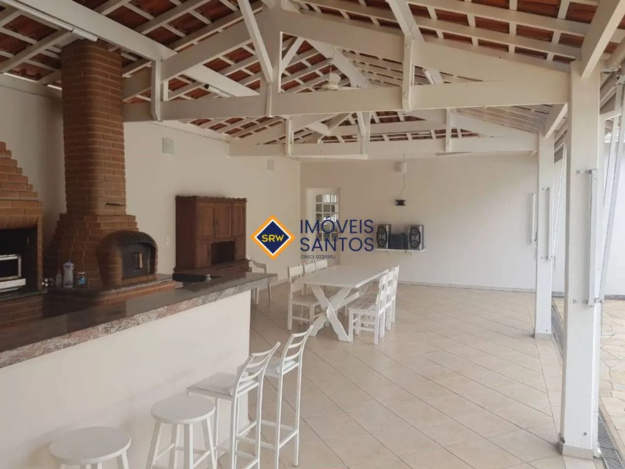 CHÁCARA COM 1850 m² DE TERRENO E 445 m² CONSTRUÍDOS  AMPARO/SP