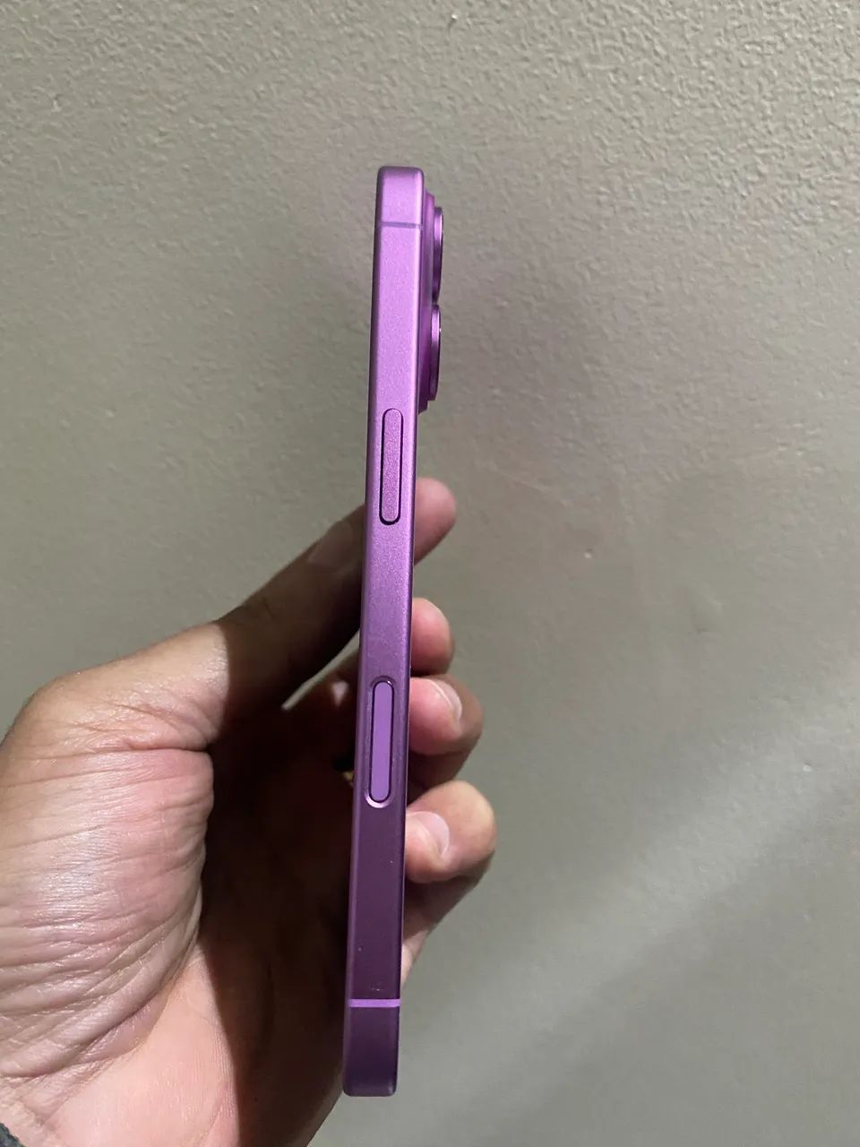 iPhone 16 