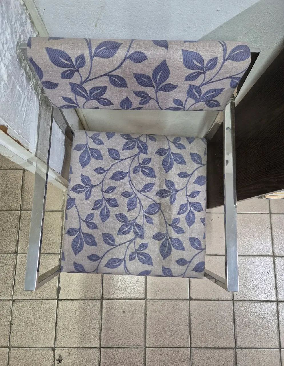 Par de Poltronas com estrutura de inox - Foto 4