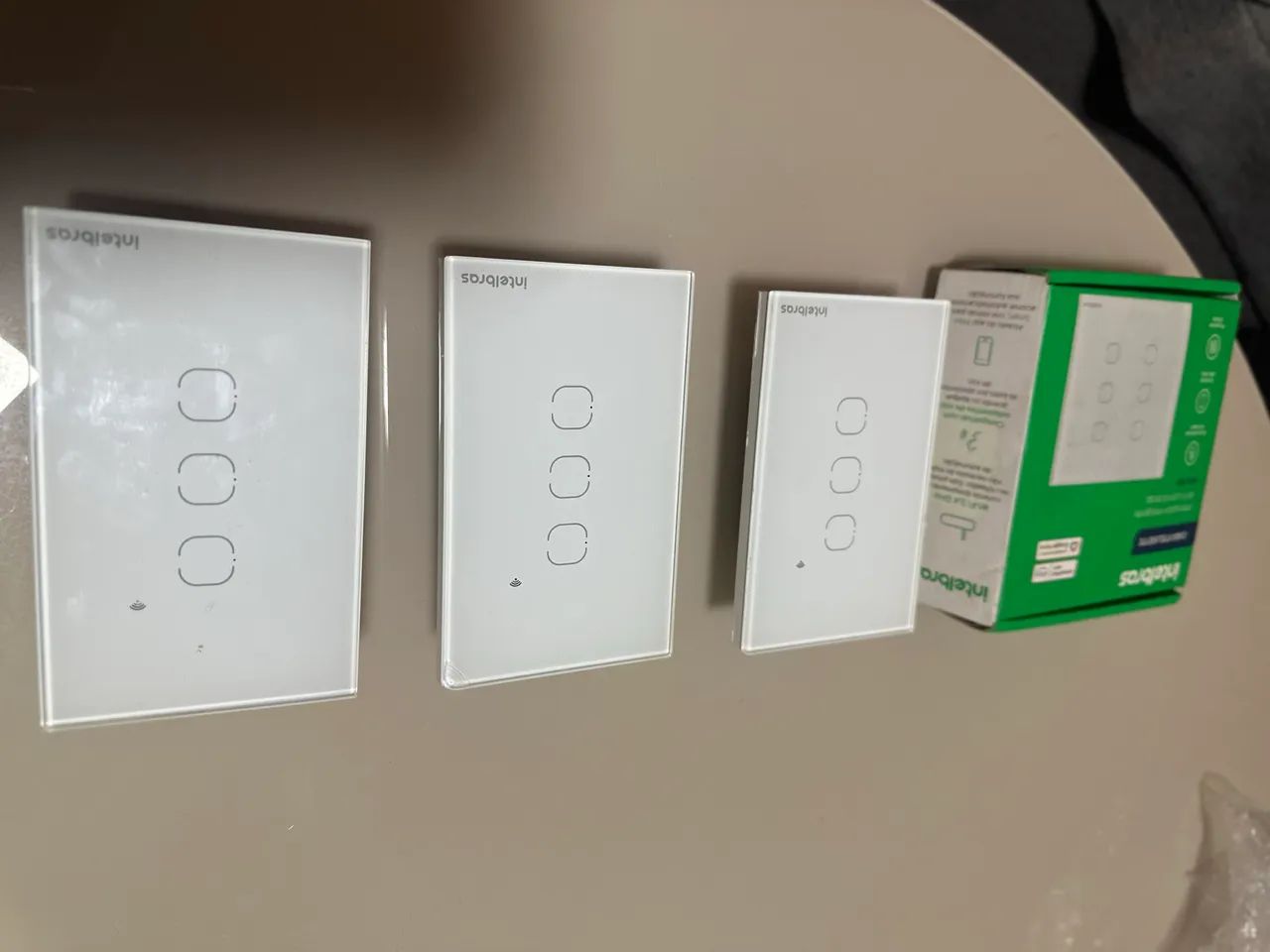 Kit 4 interruptores Intelbras. 