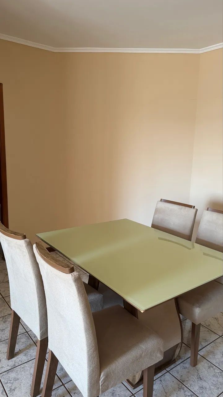 Conjunto de mesa tampo de vidro com 4 cadeiras