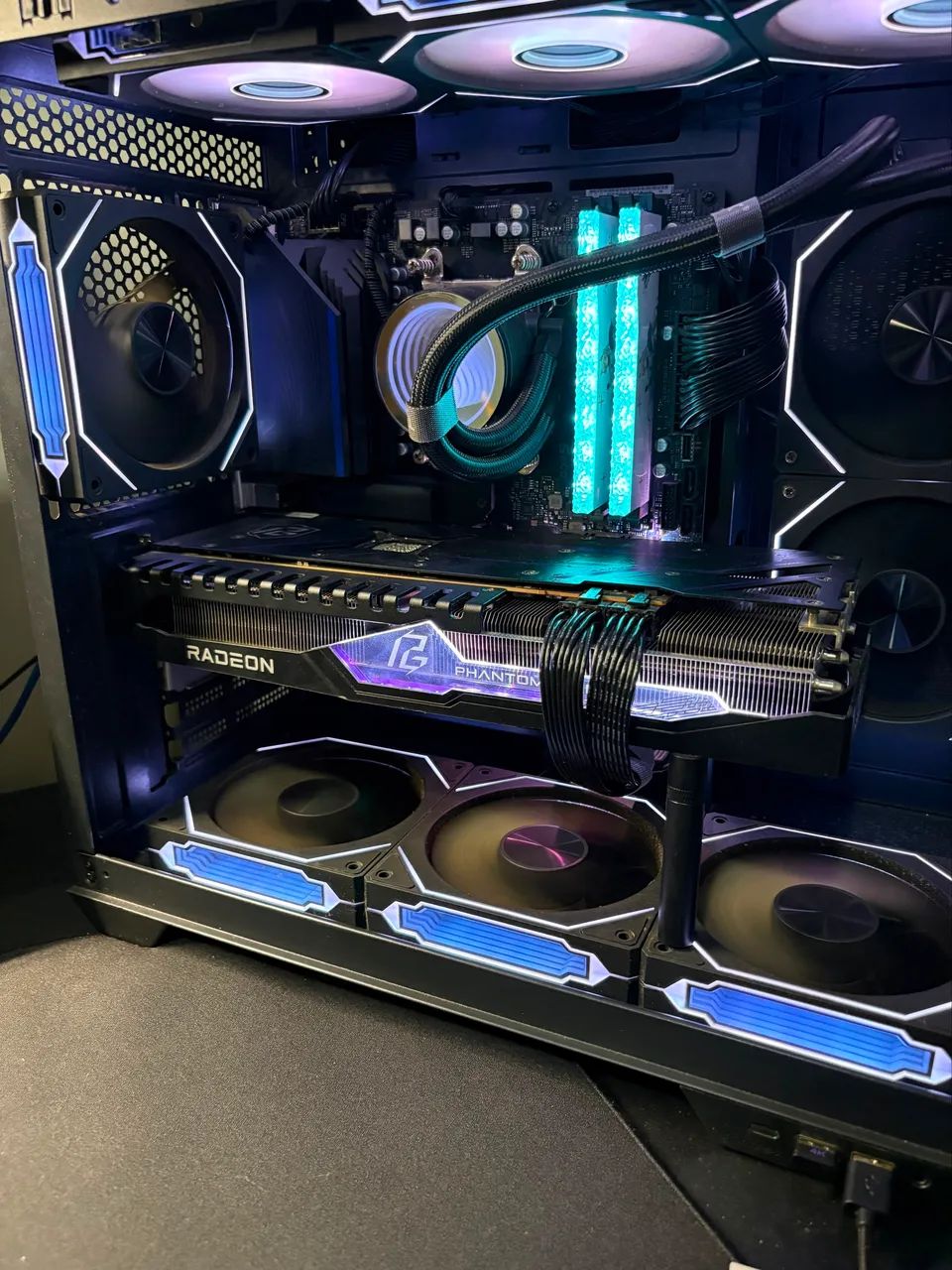 RX 7700XT Phantom Gaming - Foto 4