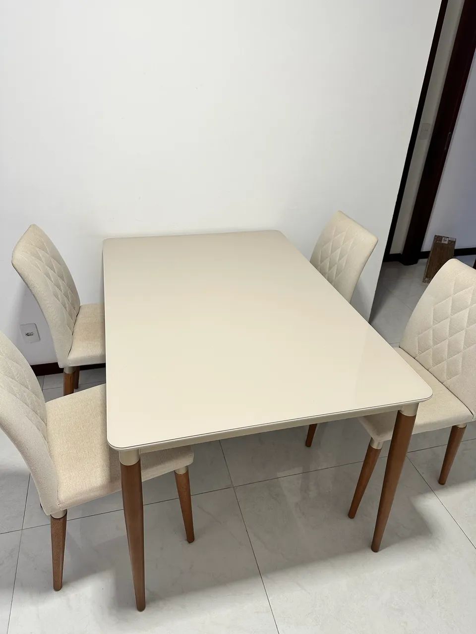 Mesa 4 cadeiras - Tampo de Vidro