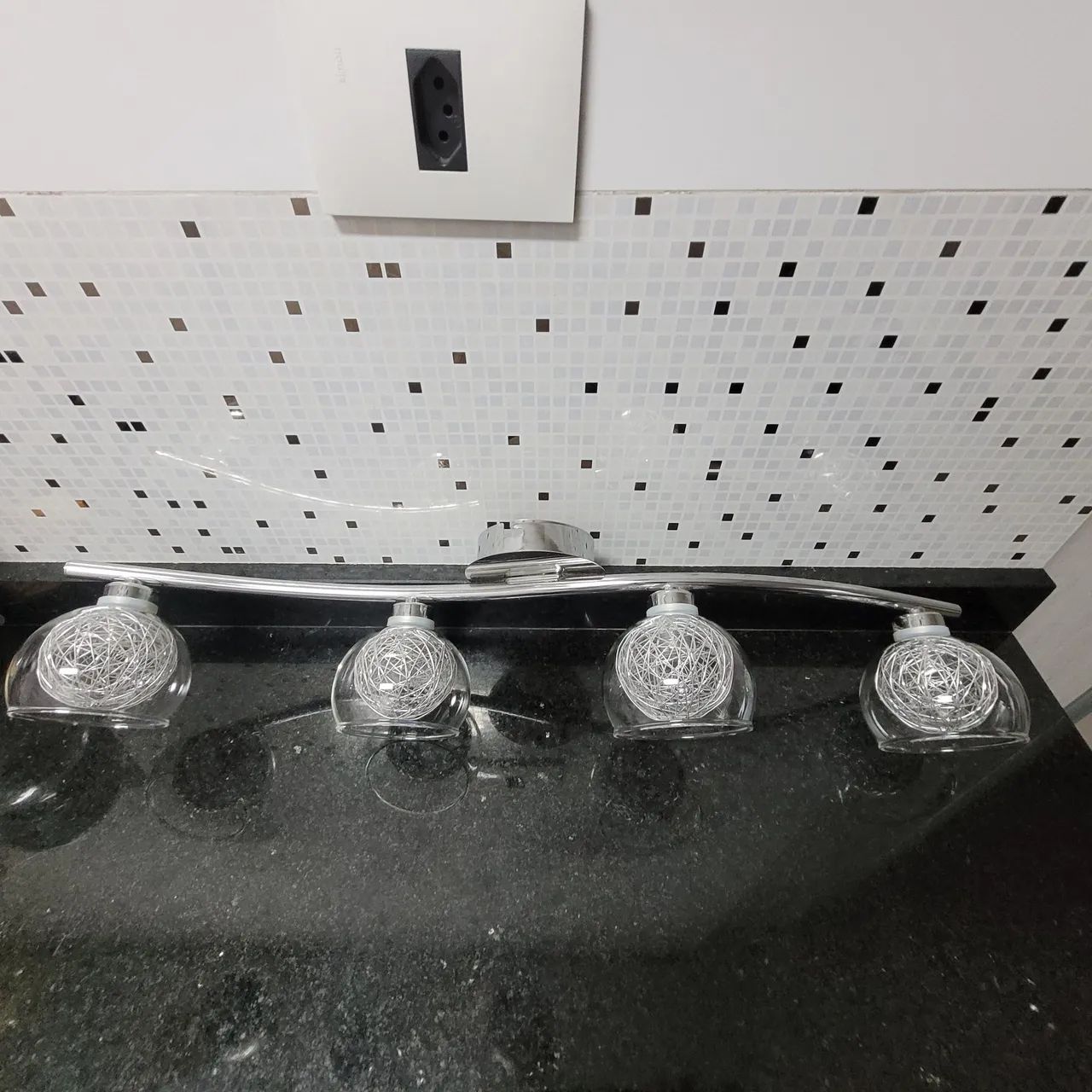 Luminária EGLO tipo globinho, excelente qualidade dos materiais - Foto 3