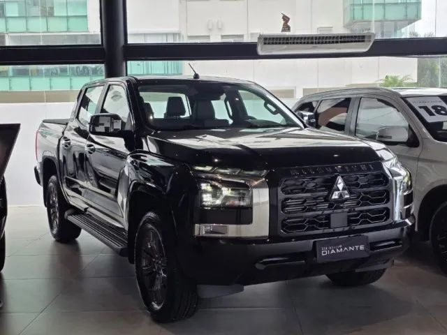 Mitsubishi Triton Triton HPE 2.4 CD 4x4 TB Diesel Aut. 2027