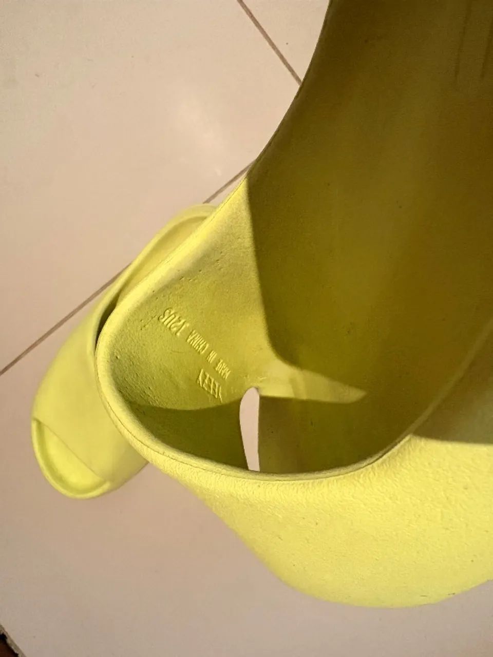Yeezy slide 44 green glow  - Foto 3