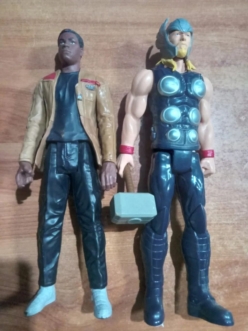 BONECO THOR, de 30cm e o BONECO "FINN" DO STAR WARS, de 29cm - PRA VENDER HOJE! - Foto 6