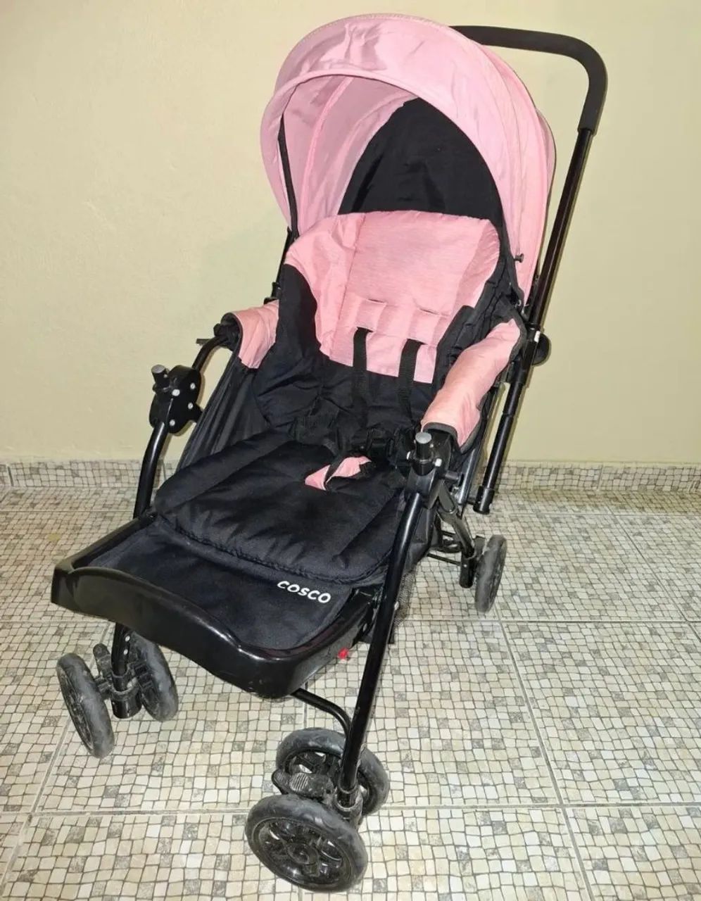 Carrinho de bebê com bebê conforto  - Foto 2